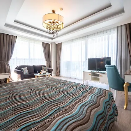 Karmir & Hotel 5*