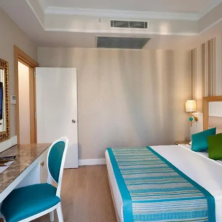 Hotel Karmir & 5*