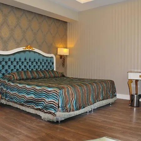 Karmir & Hotel 5*