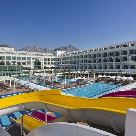 Hotel Karmir &