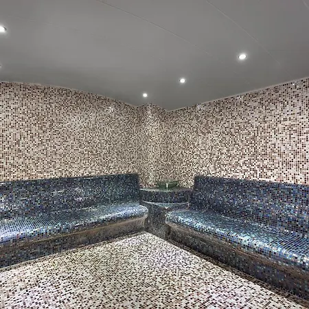 Hotel Karmir &