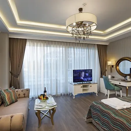 Karmir & Hotel 5*