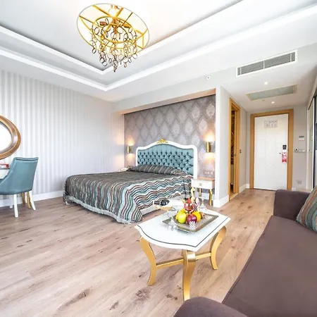 Karmir & Hotell Kemer